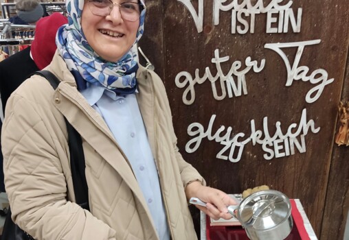 GESICHTER DER HAI - "Mesude T. mit neuem Jobglück"